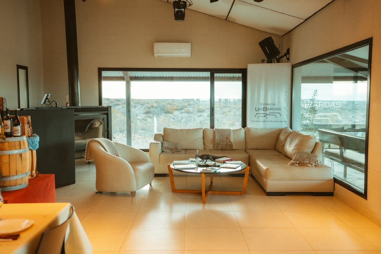 Espacio de recepción de Estancia Las Bardas